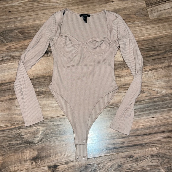 Forever 21 Women’s Tan bodysuit Size Small - Picture 1 of 3